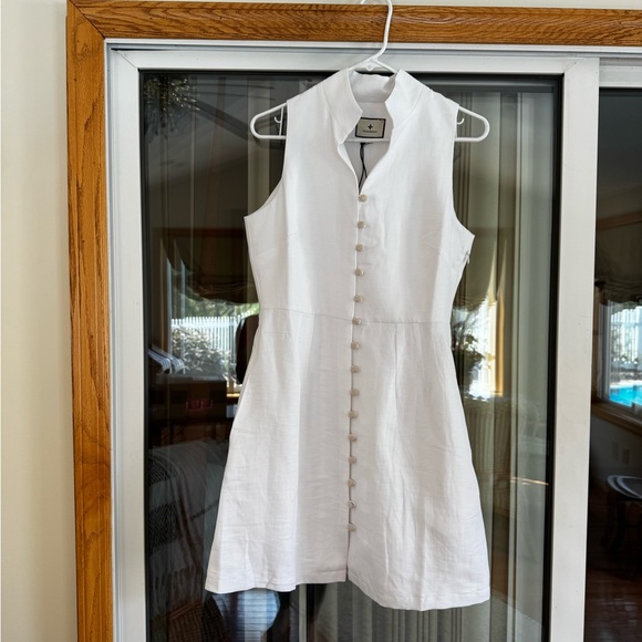 Tuckernuck Dresses & Skirts - NWT Tuckernuck Leighton White Linen Sleeveless Dress